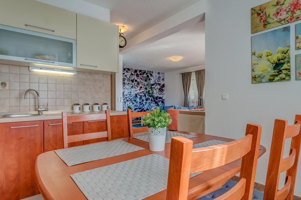 Holiday Home Mirna Vala Sevid Luaran gambar