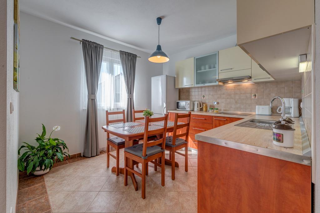 Holiday Home Mirna Vala Sevid Luaran gambar