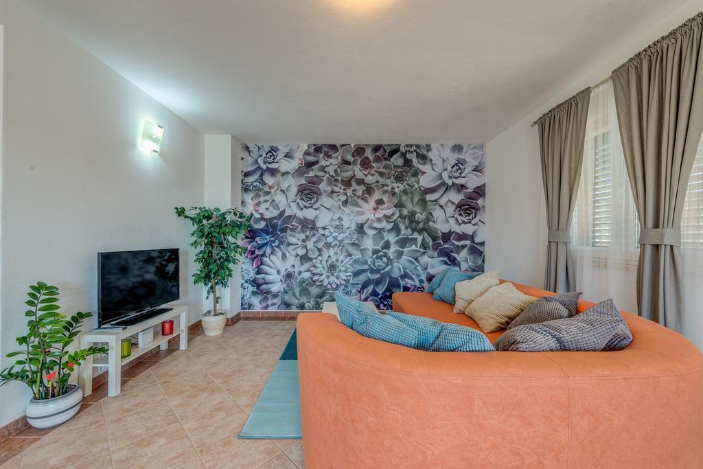 Holiday Home Mirna Vala Sevid Luaran gambar